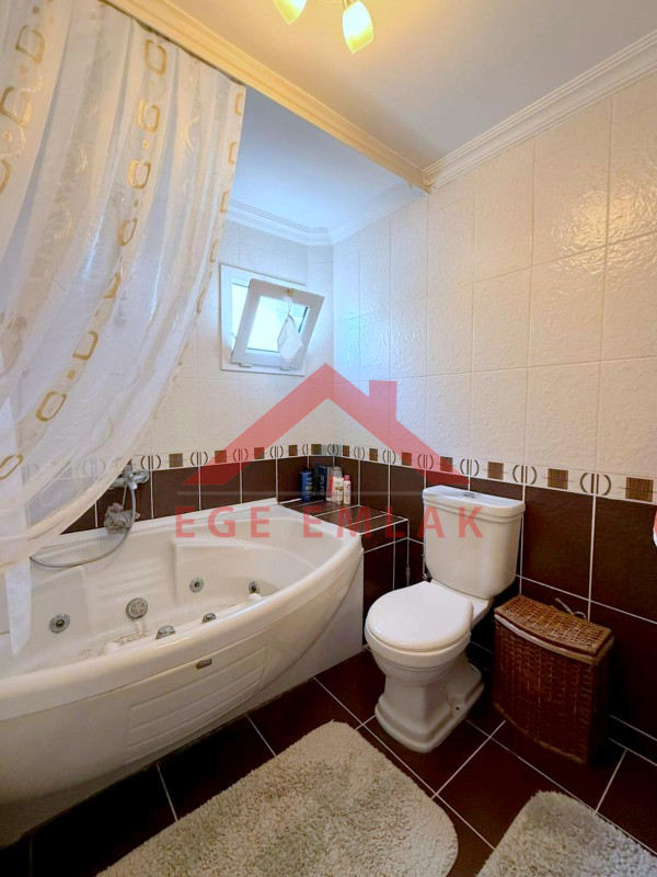Didim Işık Sitesi'nde Tadilatlı, Tavanı Yükseltilmiş, Özel Tasarım Villa