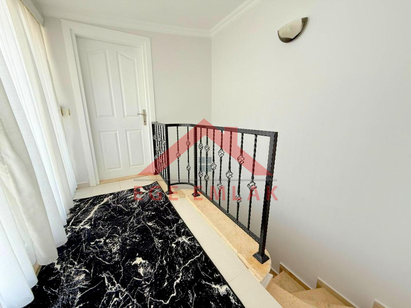 Didim Işık Sitesi'nde Tadilatlı, Tavanı Yükseltilmiş, Özel Tasarım Villa