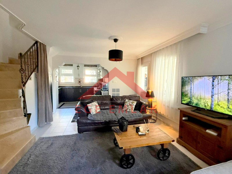 Didim Işık Sitesi'nde Tadilatlı, Tavanı Yükseltilmiş, Özel Tasarım Villa
