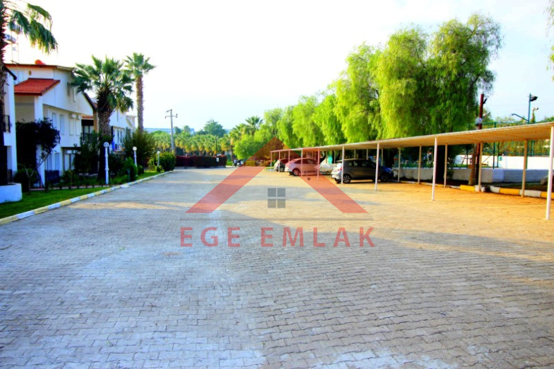 Didim Işık Sitesi'nde Tadilatlı, Tavanı Yükseltilmiş, Özel Tasarım Villa