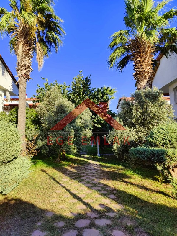 Didim Işık Sitesi'nde Tadilatlı, Tavanı Yükseltilmiş, Özel Tasarım Villa