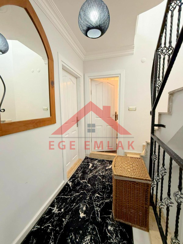 Didim Işık Sitesi'nde Tadilatlı, Tavanı Yükseltilmiş, Özel Tasarım Villa