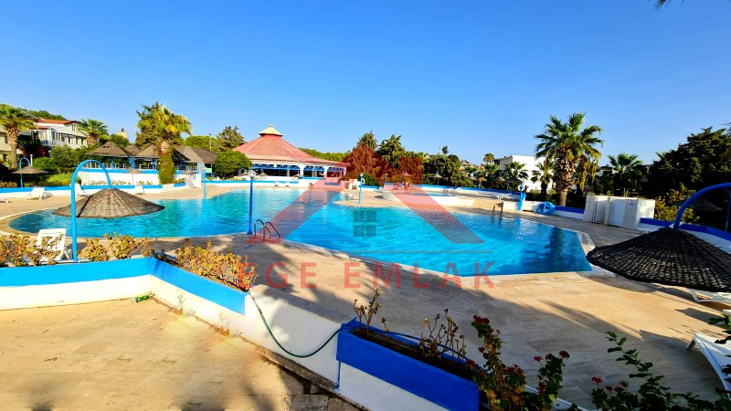 Didim Işık Sitesi'nde Tadilatlı, Tavanı Yükseltilmiş, Özel Tasarım Villa