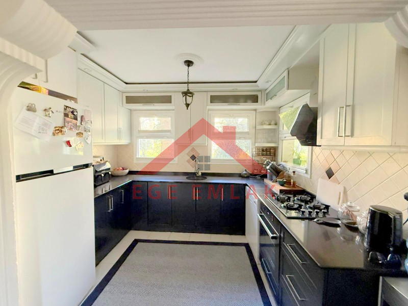 Didim Işık Sitesi'nde Tadilatlı, Tavanı Yükseltilmiş, Özel Tasarım Villa
