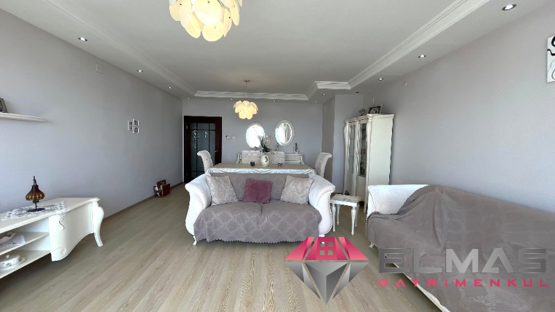 Elmas’tan Gazi’de Dağ Ve Deniz Manzaralı Emsalsiz Cepheli 4+1