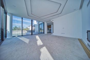 Girne Çatalköy'de Satılık Türk Koçan 4+1 Sıfır Müstakil Havuzlu Villa