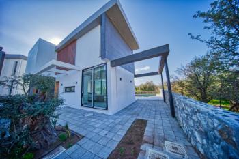 Girne Çatalköy'de Satılık Türk Koçan 4+1 Sıfır Müstakil Havuzlu Villa