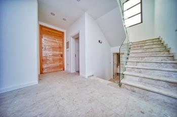 Girne Çatalköy'de Satılık Türk Koçan 4+1 Sıfır Müstakil Havuzlu Villa