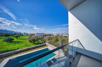 Girne Çatalköy'de Satılık Türk Koçan 4+1 Sıfır Müstakil Havuzlu Villa