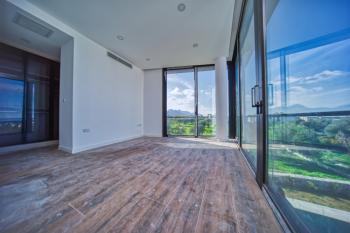 Girne Çatalköy'de Satılık Türk Koçan 4+1 Sıfır Müstakil Havuzlu Villa