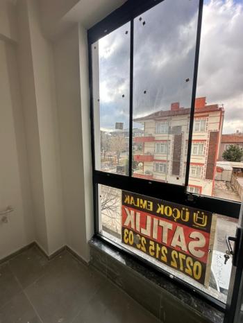 AFYON ÜÇOK EMLAKTAN ALİ İHSAN PAŞA MAH SATILIK 3+1 ARAKAT SIFIR LÜX DAİRE