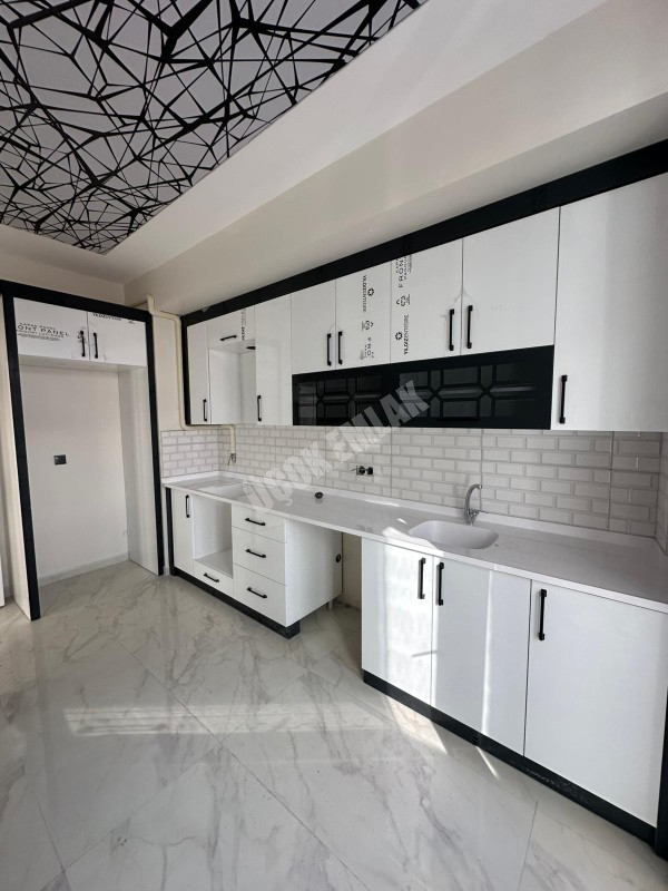 AFYON ÜÇOK EMLAKTAN ALİ İHSAN PAŞA MAH SATILIK 3+1 ARAKAT SIFIR LÜX DAİRE