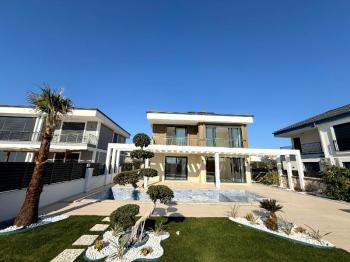 Didim'in En Uygun 500 M2 Arsa İçerisinde Satılık Villası