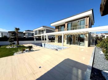 Didim'in En Uygun 500 M2 Arsa İçerisinde Satılık Villası
