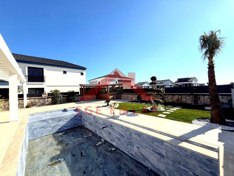 Didim'in En Uygun 500 M2 Arsa İçerisinde Satılık Villası