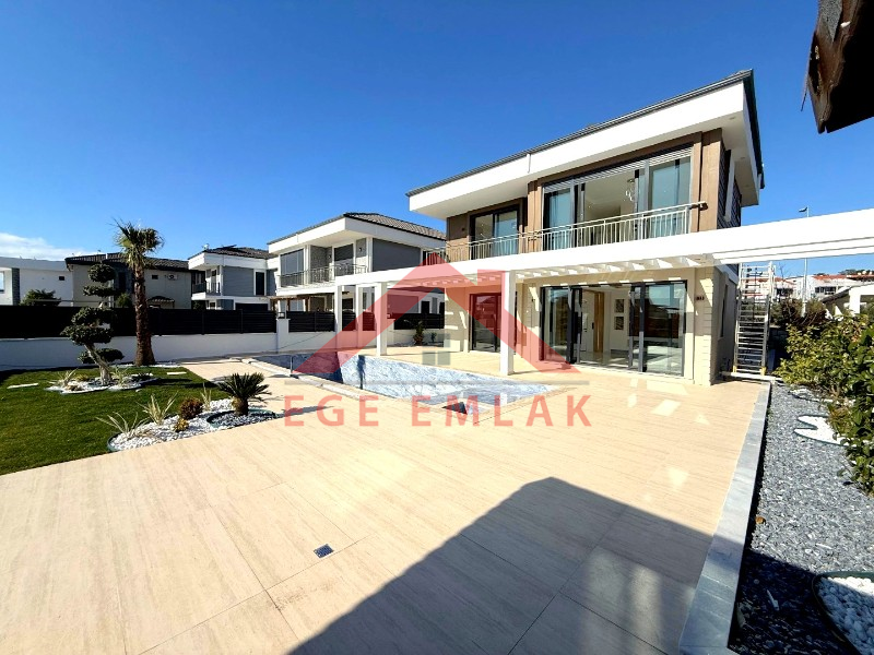 Didim'in En Uygun 500 M2 Arsa İçerisinde Satılık Villası