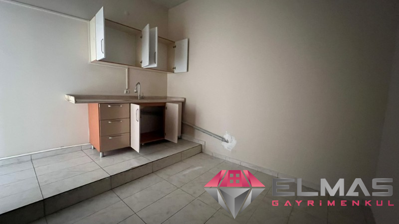 Elmas'tan Aydınlıkevler Mah'de Merkezi Konumda Kiralık Dükkan
