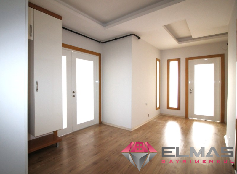 Elmas’tan Merkez’de Cepheleri Açık Ferah Geniş Metraj 4+1