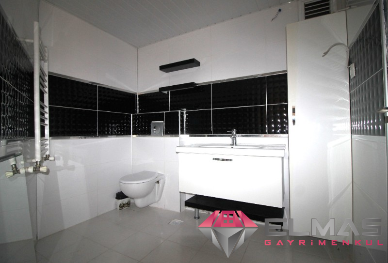 Elmas’tan Merkez’de Cepheleri Açık Ferah Geniş Metraj 4+1