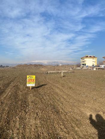 GÜVENAY - ÇORUM YENİ İSKİLİP YOLU ALTINDA SATILIK 711 M² KONUT ARSASI 