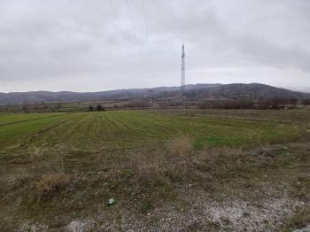 GÜVENAY - ÇORUM CEMİLBEY YOLU ÜZERİNDE SATILIK TARLA