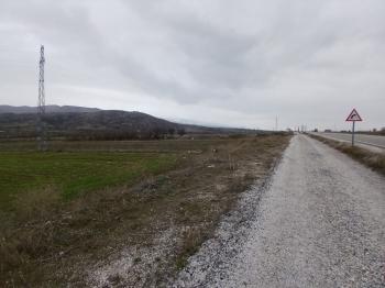 GÜVENAY - ÇORUM CEMİLBEY YOLU ÜZERİNDE SATILIK TARLA