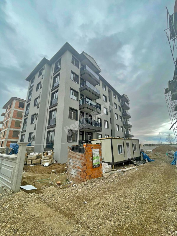 AFYON ÜÇOK EMLAKTAN ALİ İHSAN PAŞA MAH SATILIK ASANSÖRLÜ SIFIR LÜX 3+1 DAİRE