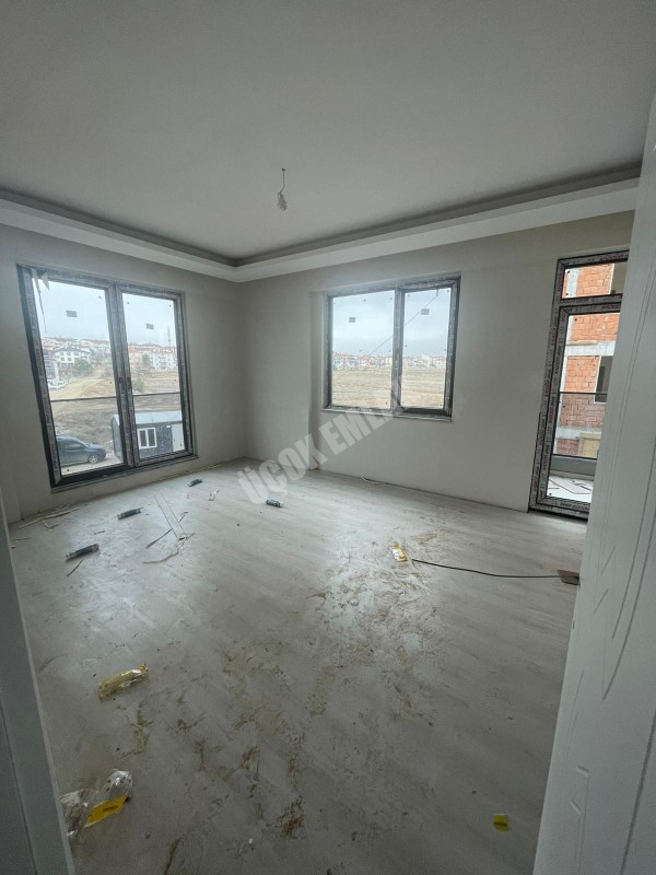 AFYON ÜÇOK EMLAKTAN ALİ İHSAN PAŞA MAH SATILIK ASANSÖRLÜ SIFIR LÜX 3+1 DAİRE