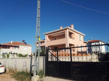 GÜVENAY - ÇORUM KAZIKLIKAYA KÖYÜ TEK TAPULU 2 KATLI 3+1 SATILIK VİLLA 