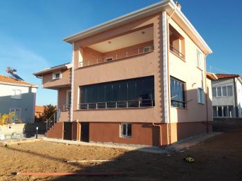 GÜVENAY - ÇORUM KAZIKLIKAYA KÖYÜ TEK TAPULU 2 KATLI 3+1 SATILIK VİLLA 