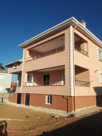 GÜVENAY - ÇORUM KAZIKLIKAYA KÖYÜ TEK TAPULU 2 KATLI 3+1 SATILIK VİLLA 