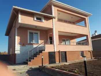 GÜVENAY - ÇORUM KAZIKLIKAYA KÖYÜ TEK TAPULU 2 KATLI 3+1 SATILIK VİLLA 