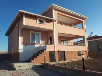 GÜVENAY - ÇORUM KAZIKLIKAYA KÖYÜ TEK TAPULU 2 KATLI 3+1 SATILIK VİLLA 