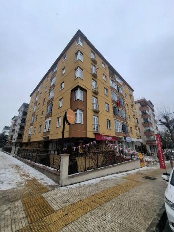 GÜVENAY - GÜVENAY BAHÇELİEVLER MAH. MELİKGAZİ CADDESİ ÜZERİ SATILIK 2+1 DAİRE 