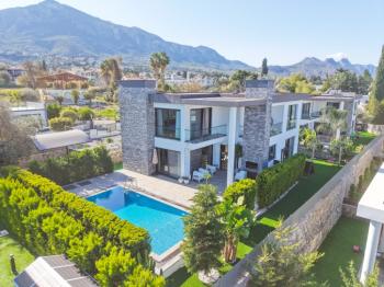  Kıbırs Girne Ozanköy’de 4+1 Türk Tapulu Havuzlu ve Peyzajlı lüx villa 