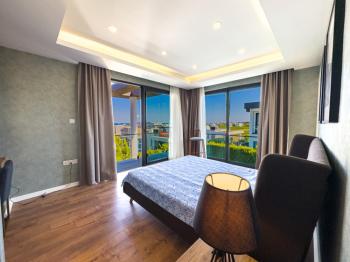  Kıbırs Girne Ozanköy’de 4+1 Türk Tapulu Havuzlu ve Peyzajlı lüx villa 