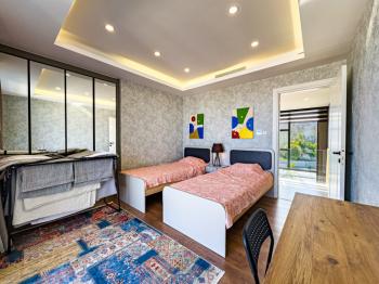  Kıbırs Girne Ozanköy’de 4+1 Türk Tapulu Havuzlu ve Peyzajlı lüx villa 