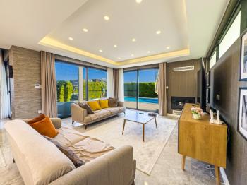  Kıbırs Girne Ozanköy’de 4+1 Türk Tapulu Havuzlu ve Peyzajlı lüx villa 