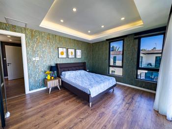  Kıbırs Girne Ozanköy’de 4+1 Türk Tapulu Havuzlu ve Peyzajlı lüx villa 