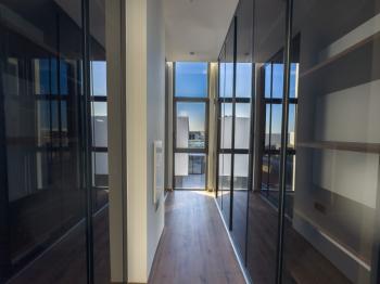 Kıbrıs Girne Çatalköy Bölgesinde Denize Sıfır 960 m2 Arsa İçerisinde 5+1 Lüks Türk Tapulu Villa
