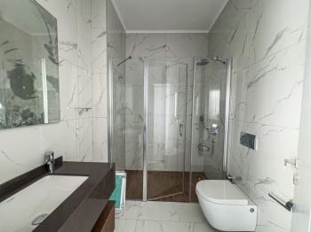 Kıbrıs Girne Çatalköy Bölgesinde Denize Sıfır 960 m2 Arsa İçerisinde 5+1 Lüks Türk Tapulu Villa
