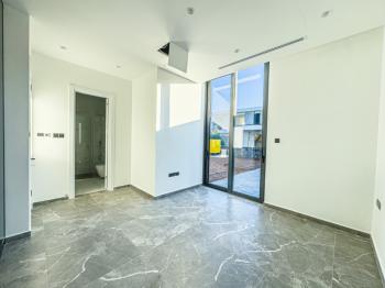 Kıbrıs Girne Çatalköy Bölgesinde Denize Sıfır 960 m2 Arsa İçerisinde 5+1 Lüks Türk Tapulu Villa