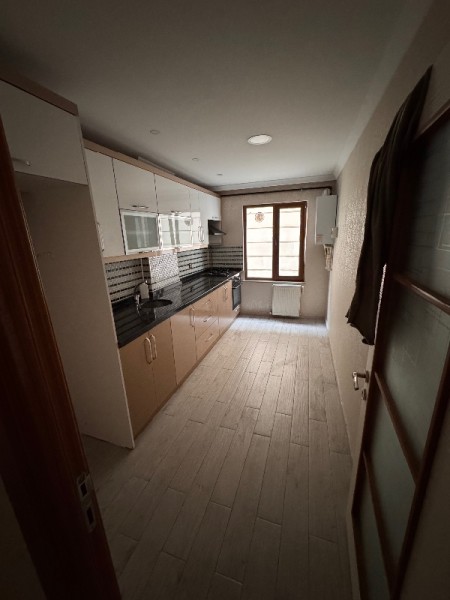 Yeşilpınar'da Metro'ya 7 Dk Otoparklı 4.Kat Yeni Kiralık Daire