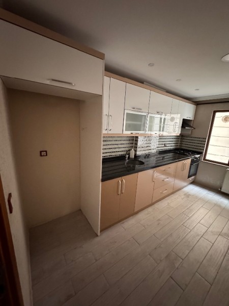 Yeşilpınar'da Metro'ya 7 Dk Otoparklı 4.Kat Yeni Kiralık Daire