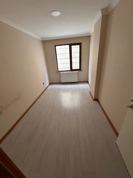 Yeşilpınar'da Metro'ya 7 Dk Otoparklı 4.Kat Yeni Kiralık Daire