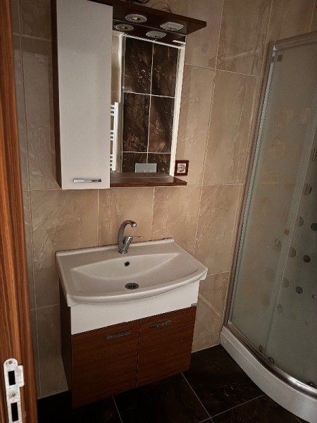 Yeşilpınar'da Metro'ya 7 Dk Otoparklı 4.Kat Yeni Kiralık Daire