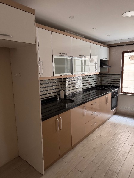 Yeşilpınar'da Metro'ya 7 Dk Otoparklı 4.Kat Yeni Kiralık Daire