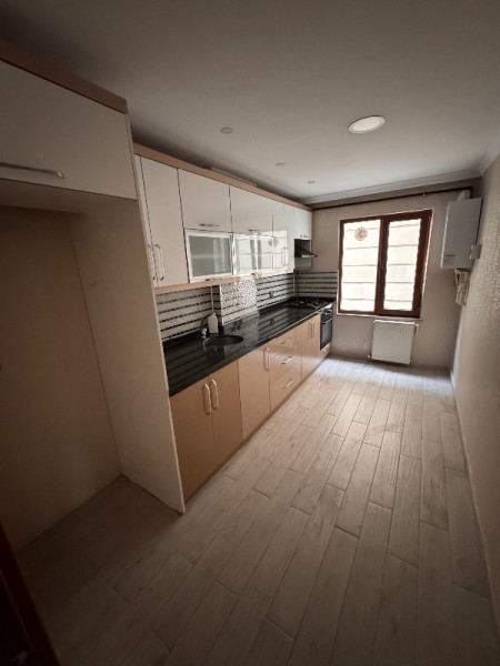 Yeşilpınar'da Metro'ya 7 Dk Otoparklı 4.Kat Yeni Kiralık Daire