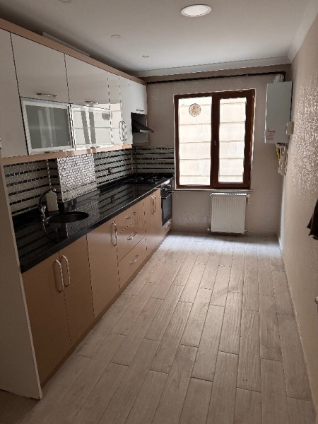 Yeşilpınar'da Metro'ya 7 Dk Otoparklı 4.Kat Yeni Kiralık Daire