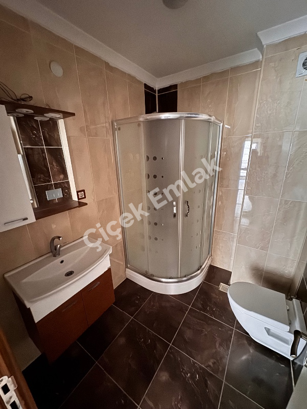 Yeşilpınar'da Metro'ya 7 Dk Otoparklı 4.Kat Yeni Kiralık Daire